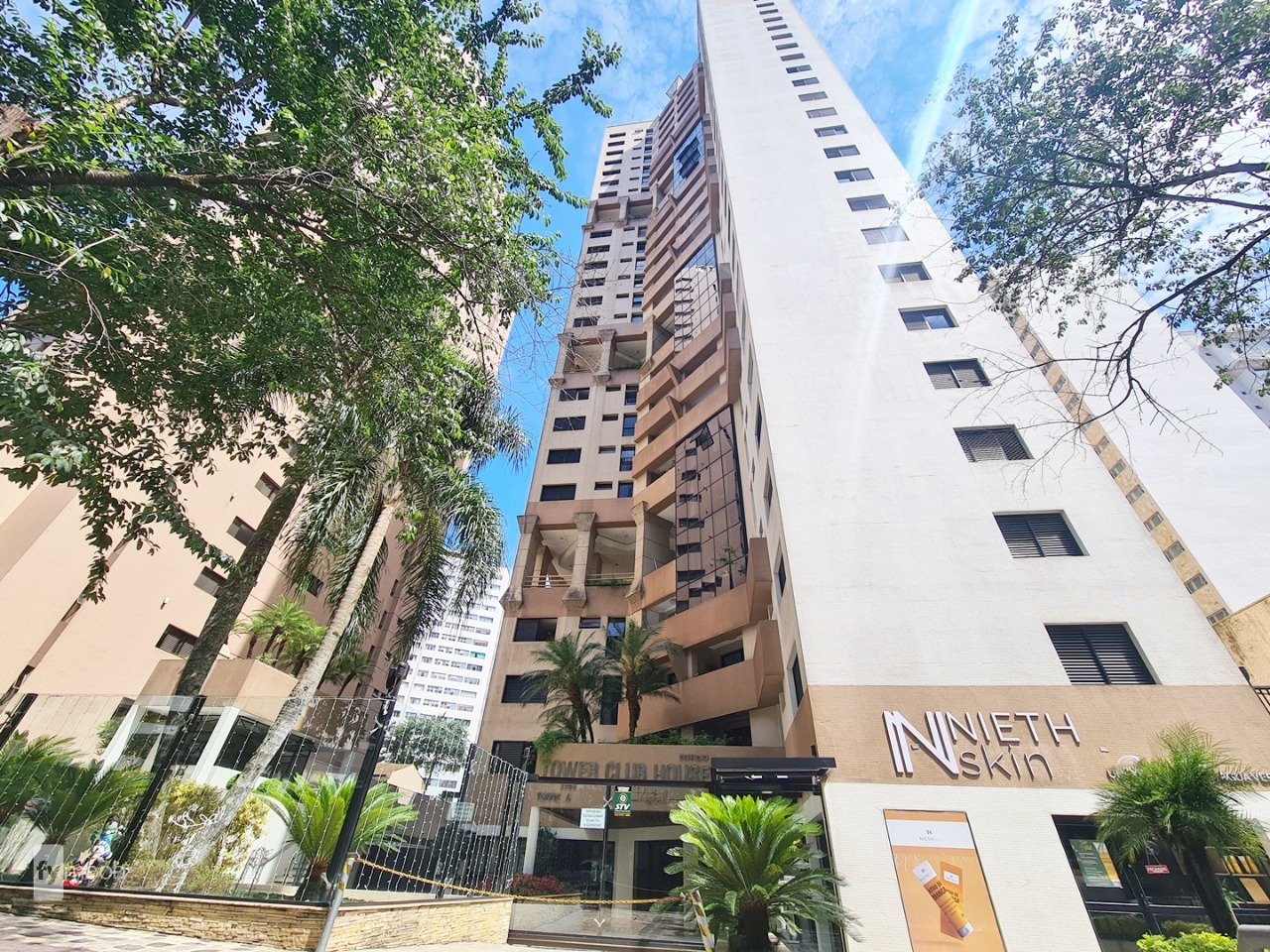 Foto do Apartamento com 3 quartos no Água Verde, Curitiba - foto 2